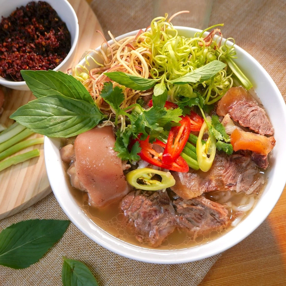 Tầm này đi Huế đẹp nhất năm