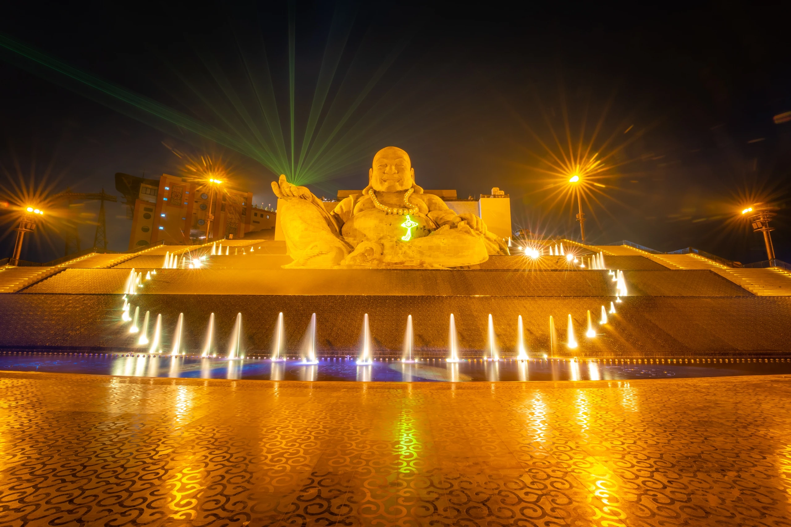 Tượng Di Lặc núi Bà Đen
