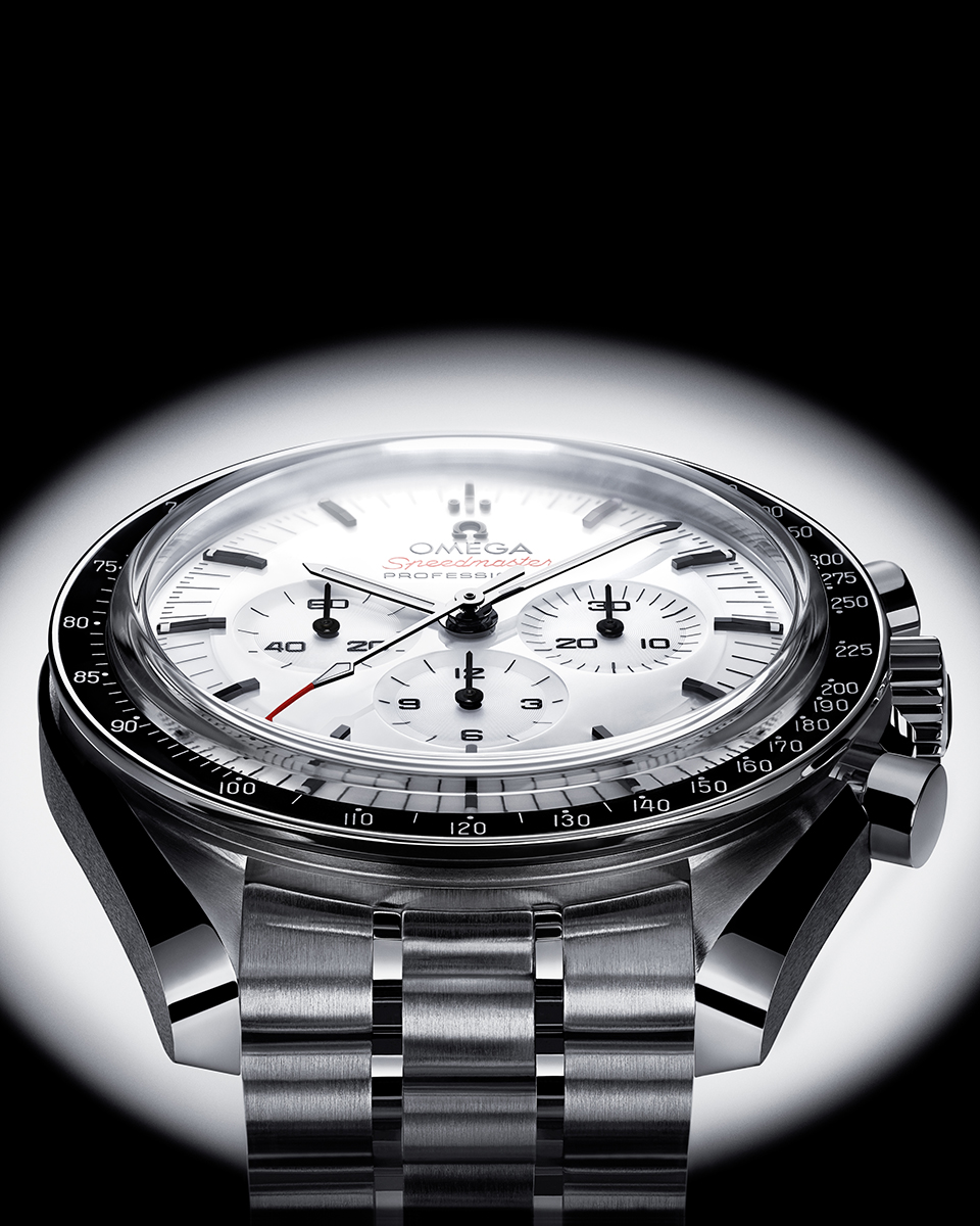Omega Speedmaster Moonwatch mặt số trắng bí ẩn ra mắt thế giới