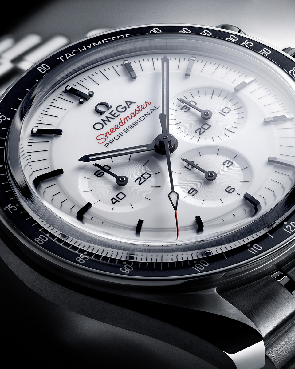 Omega Speedmaster Moonwatch mặt số trắng bí ẩn ra mắt thế giới