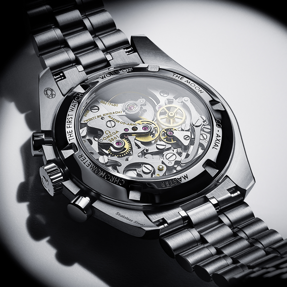 Omega Speedmaster Moonwatch mặt số trắng bí ẩn ra mắt thế giới