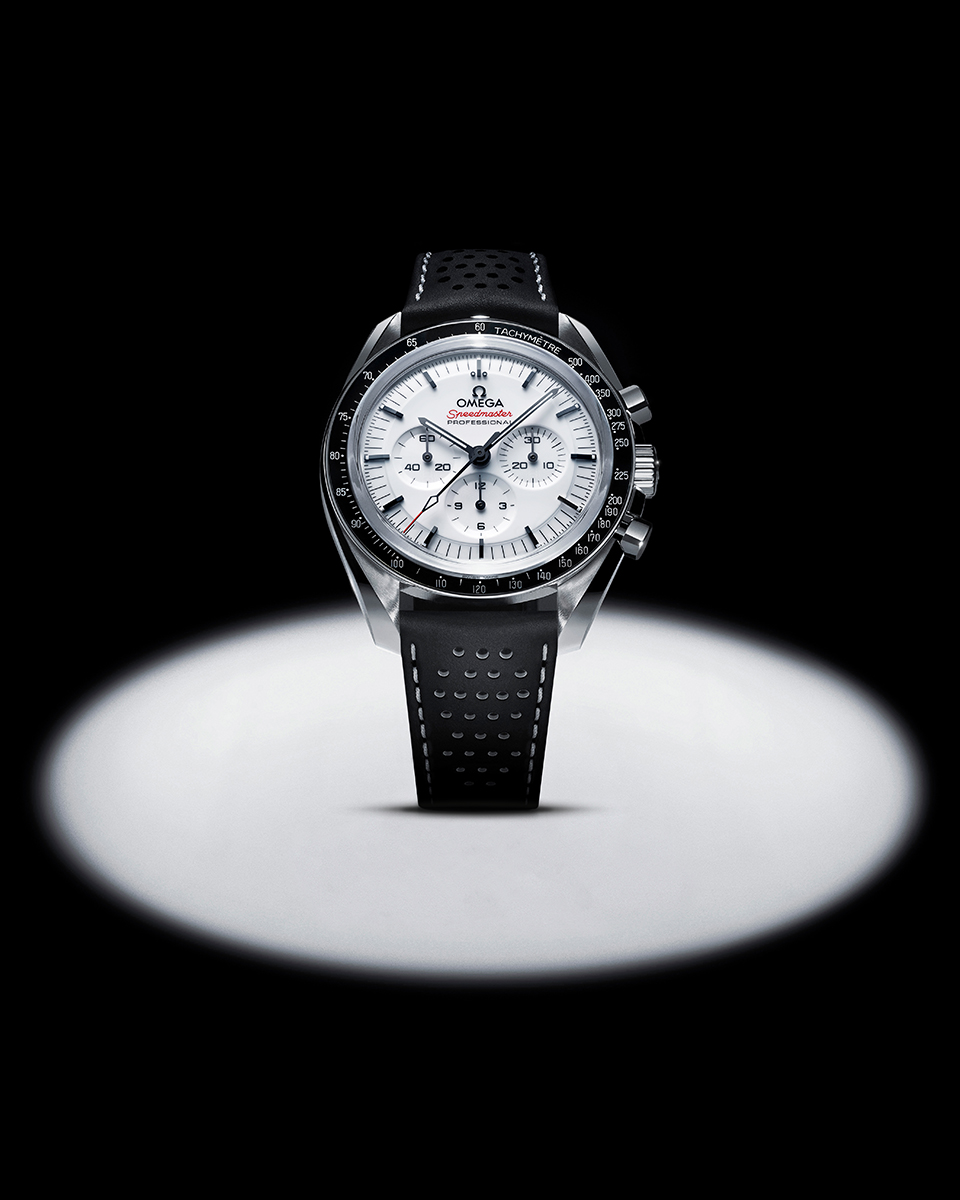 Omega Speedmaster Moonwatch mặt số trắng bí ẩn ra mắt thế giới