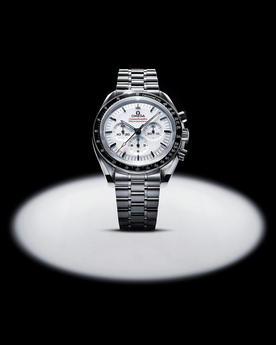 Omega Speedmaster Moonwatch mặt số trắng bí ẩn ra mắt thế giới