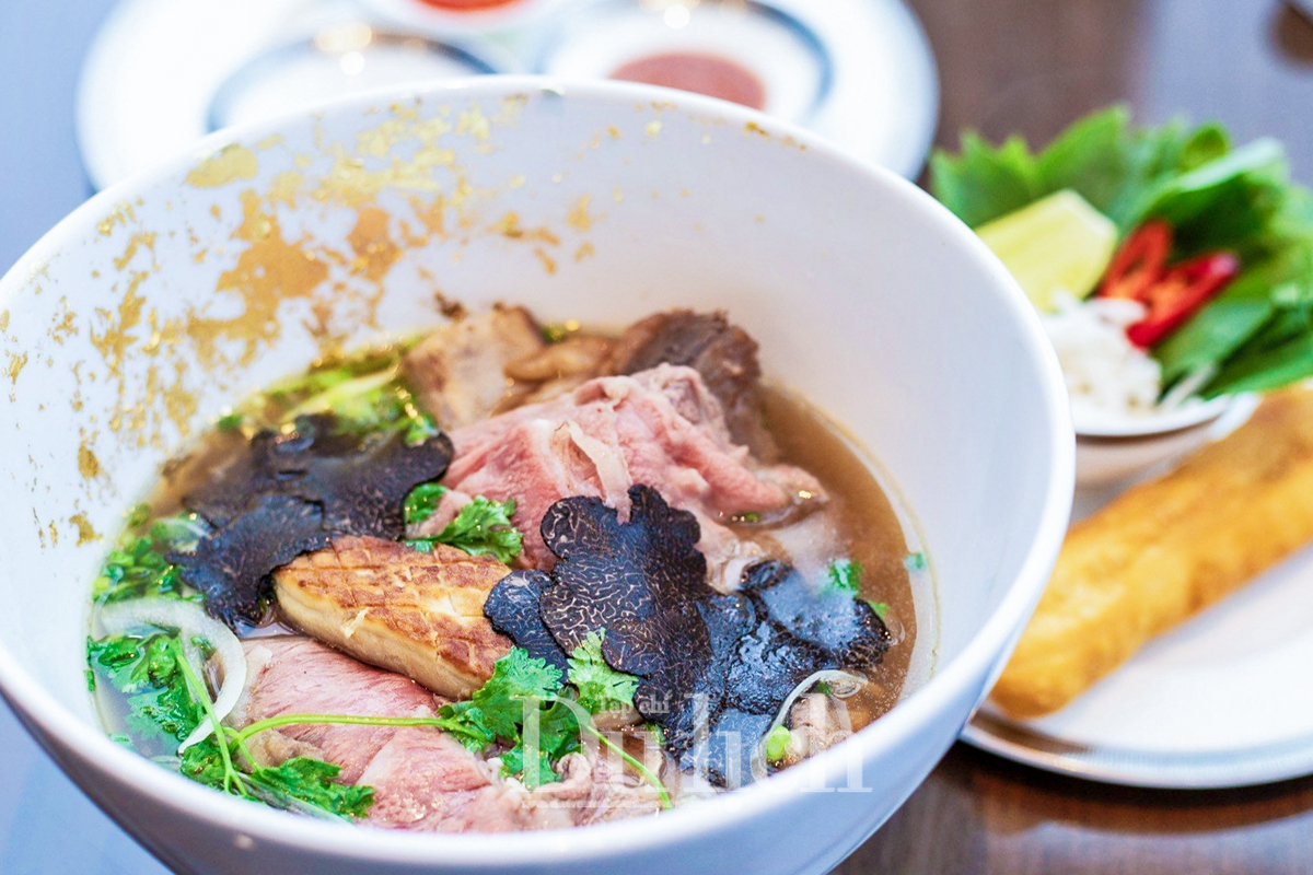 Tô phở giá gần 4 triệu có gì đặc biệt?