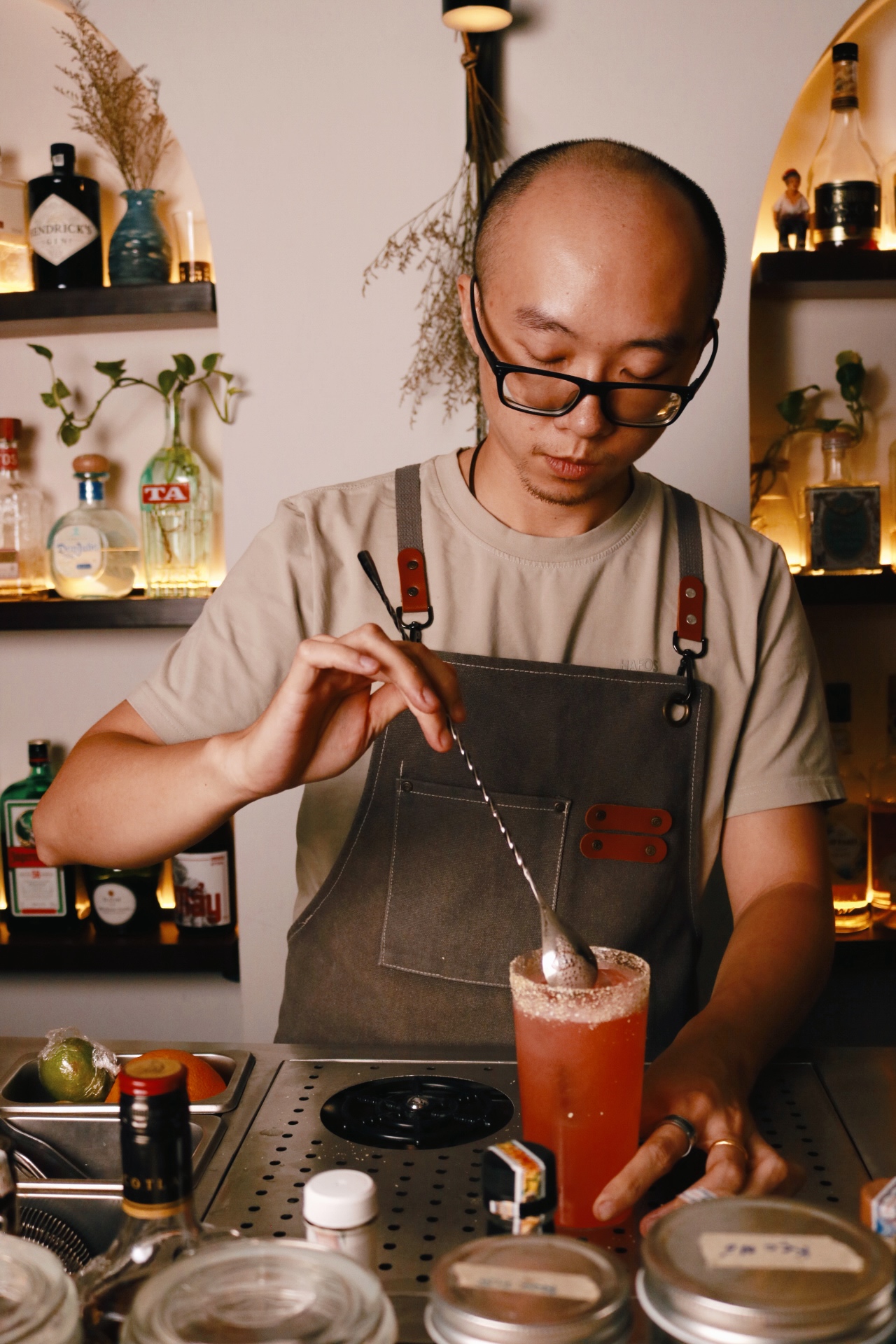 ông chủ quầy Bar kiêm người bói bài Tarot Coner Nguyễn