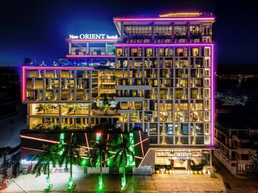 2 tỷ phú, người đi tàu điện ngầm, người ăn bát bún 26 ngàn đồng: Người càng giàu càng không lãng phí, tại sao?
