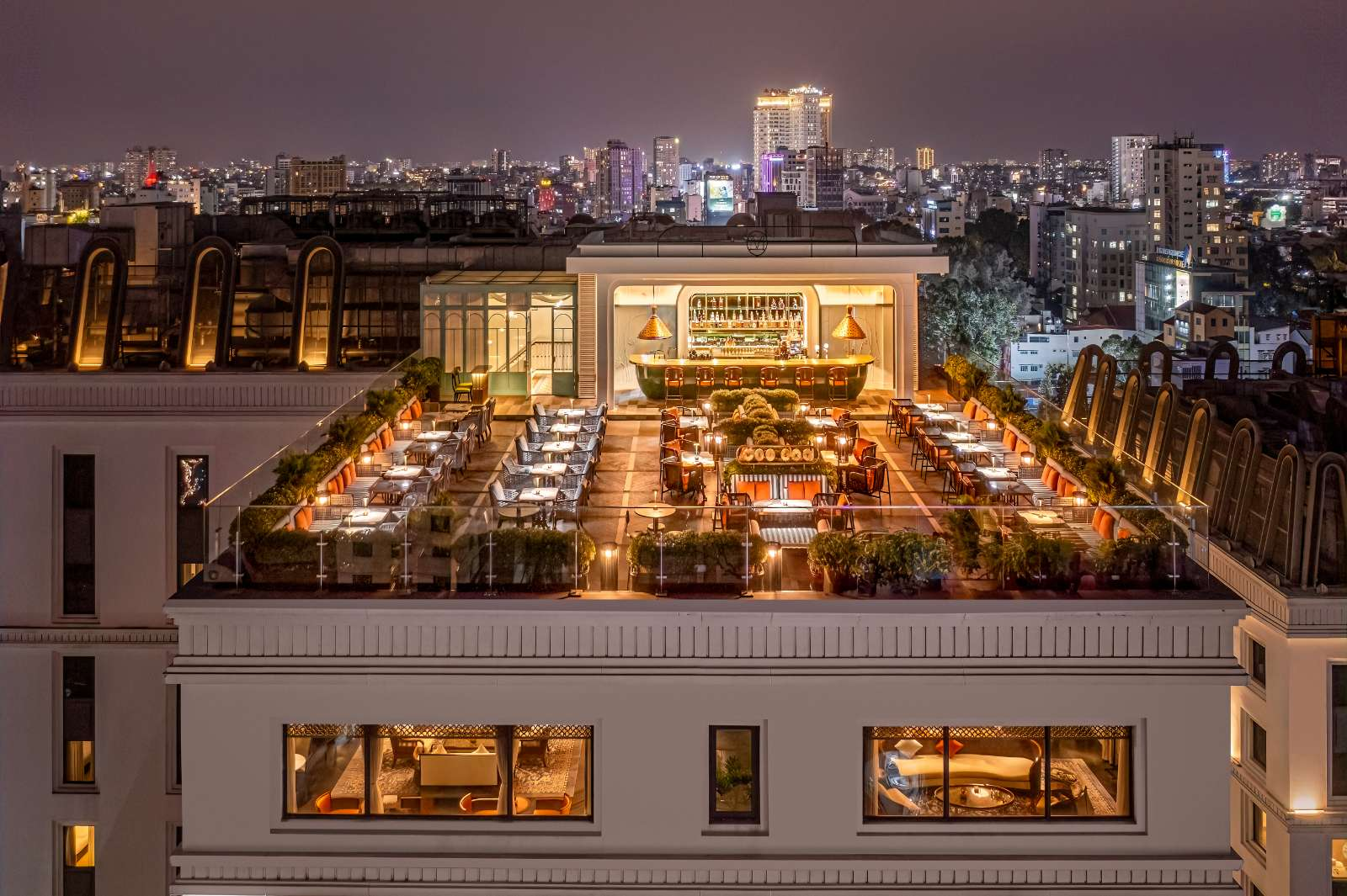 Thưởng thức thi vị của bầu trời đêm thành phố tại Rooftop bar Mai Sky