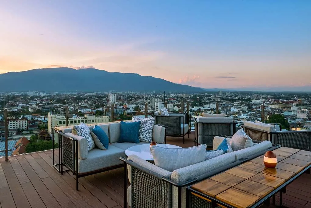 "Chạm" vào bầu trời đêm và thưởng thức thi vị của thành phố tại Mai Sky