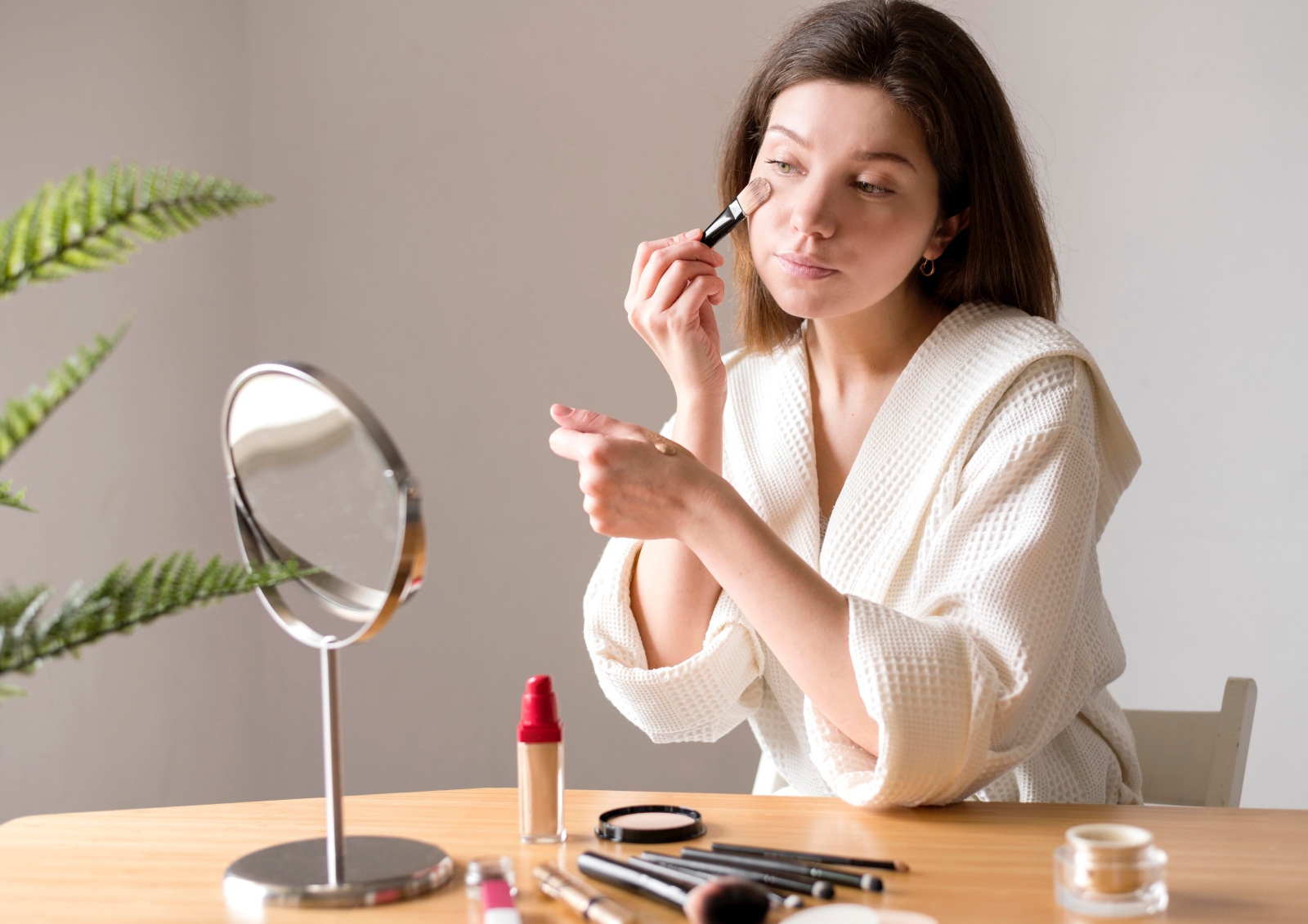 Demi: Xu hướng trang điểm trung hòa màu sắc gương mặt