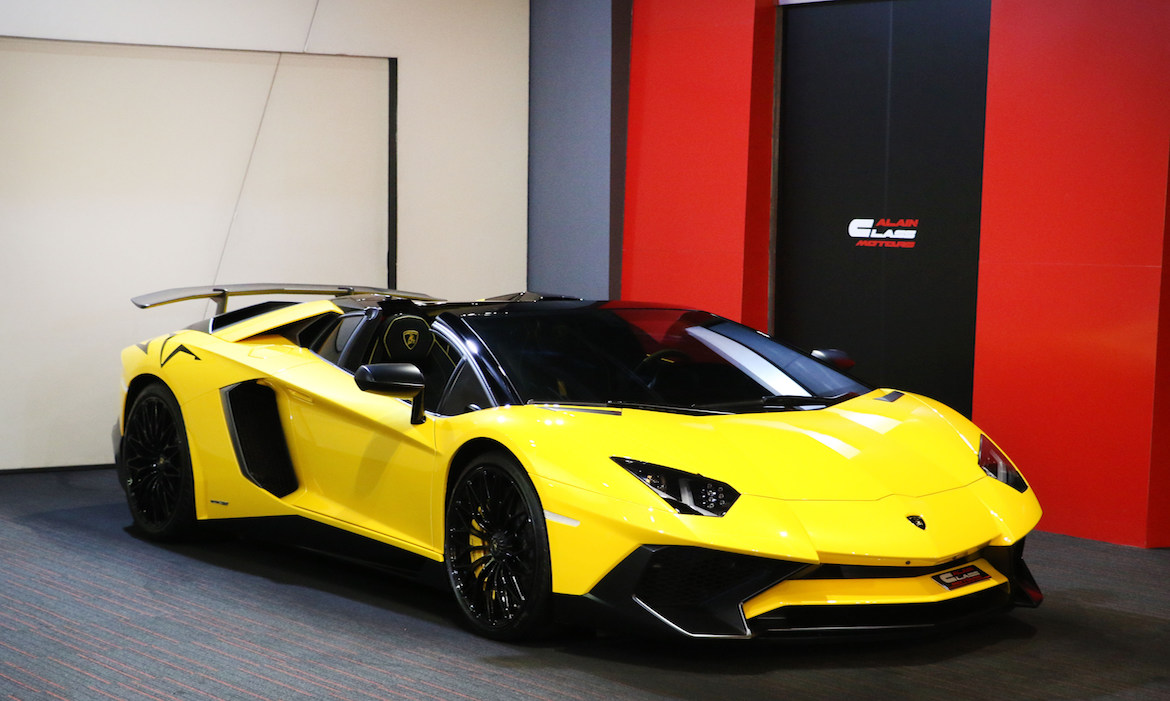 Giá xe Lamborghini