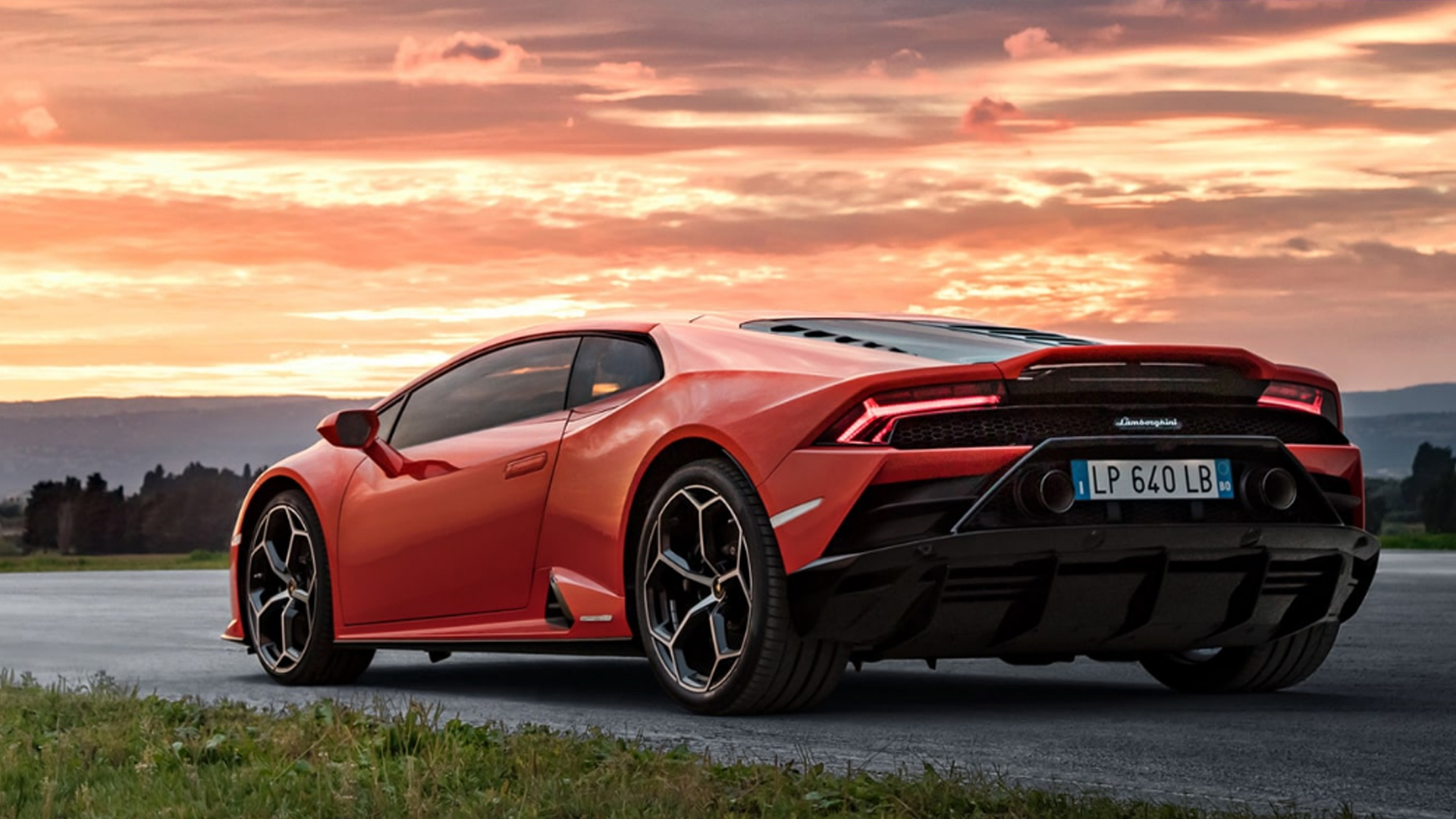 Giá xe Lamborghini