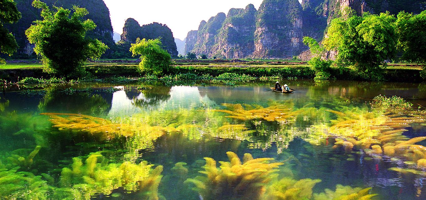 Điểm đến 'chữa lành' cách Hà Nội hơn 80km: Được mệnh danh là 'vịnh không sóng', chốn 'bồng lai tiên cảnh' hữu tình