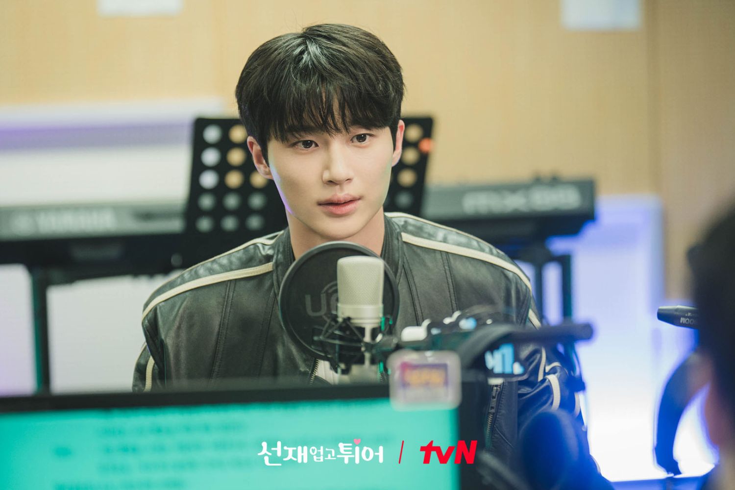 Byeon Woo Seok đắt show nhờ thành công của phim "Cõng anh mà chạy"