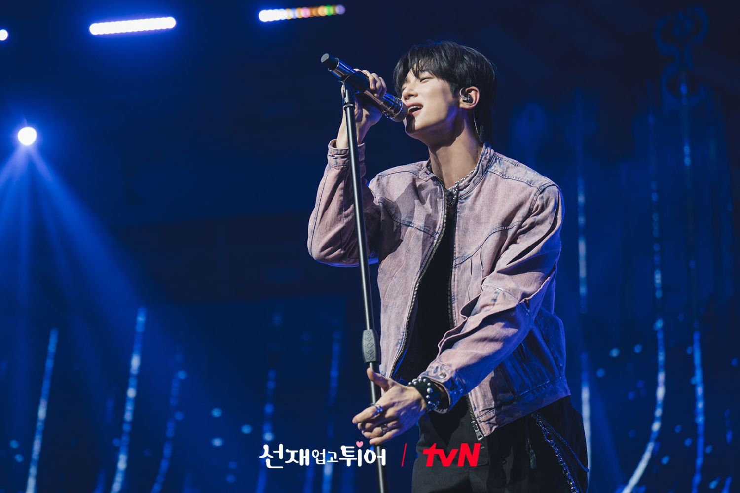 Byeon Woo Seok đắt show nhờ thành công của phim "Cõng anh mà chạy"