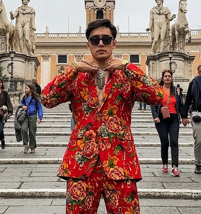 Áo họa tiết chăn công