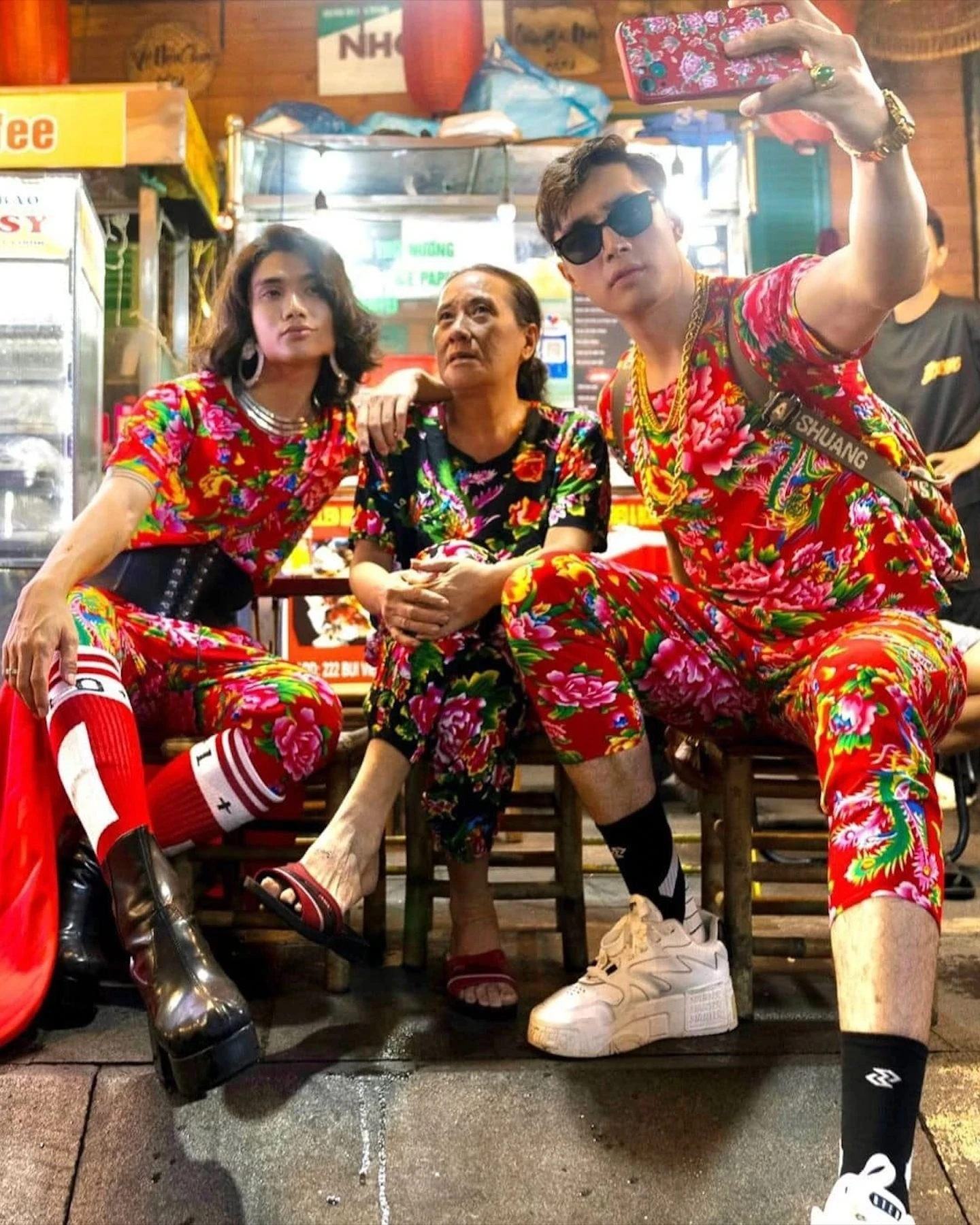 Áo họa tiết chăn công