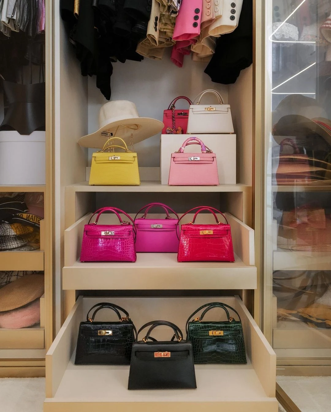 Cận cảnh phòng của phú bà có nhiều túi Hermès Birkin nhất thế giới