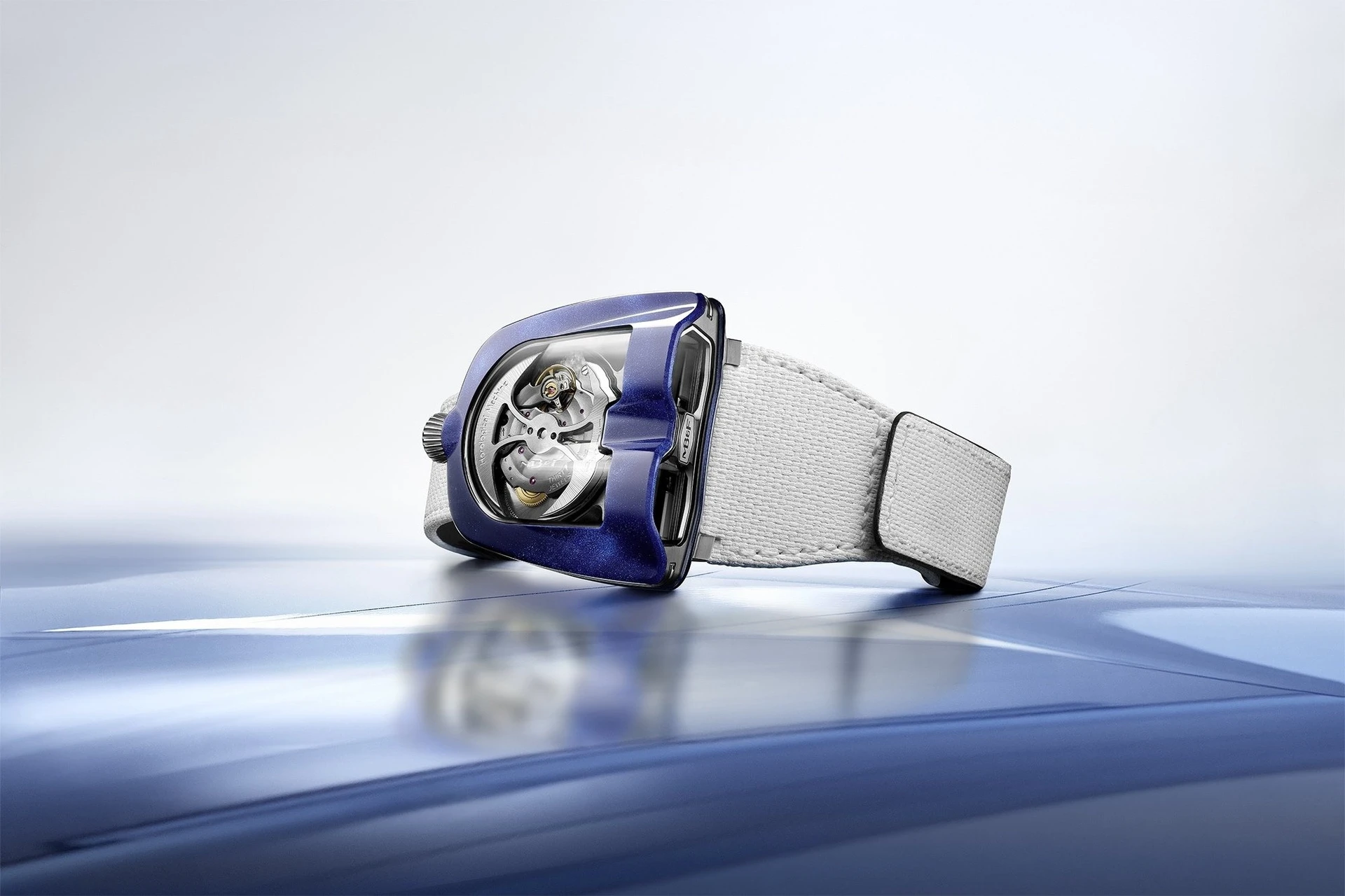 On Wrist: Đồng hồ 'siêu xe' kết hợp Abarth và Porsche