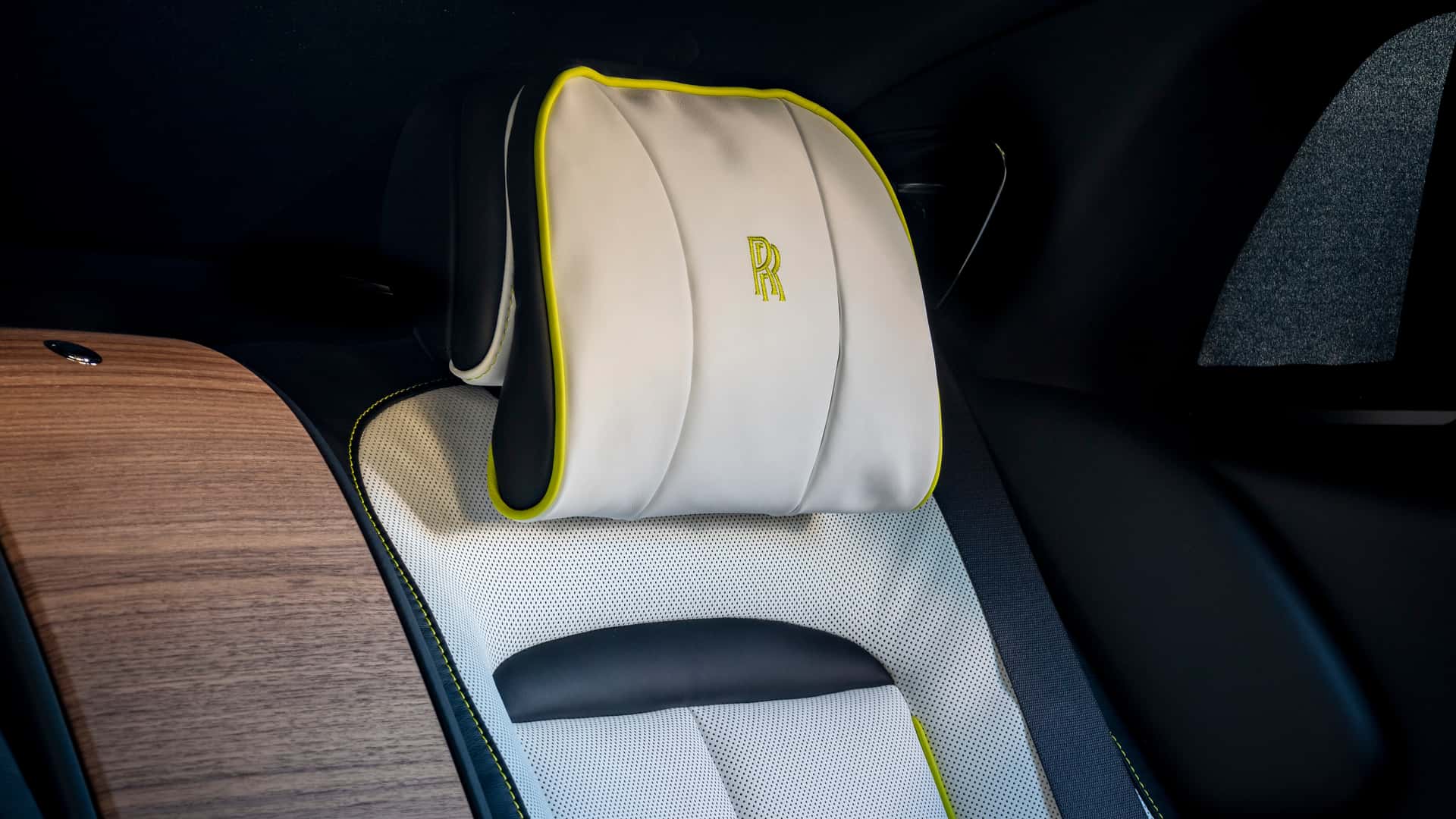 Rolls-Royce trình làng bộ sưu tập xe mới ngay trước triển lãm ô tô Bắc Kinh
