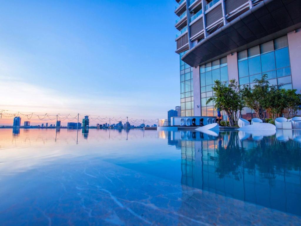 Hệ thống cơ sở lưu trú sang trọng và các điểm tham quan nổi tiếng nâng tầm trải nghiệm chơi golf tại miền Trung