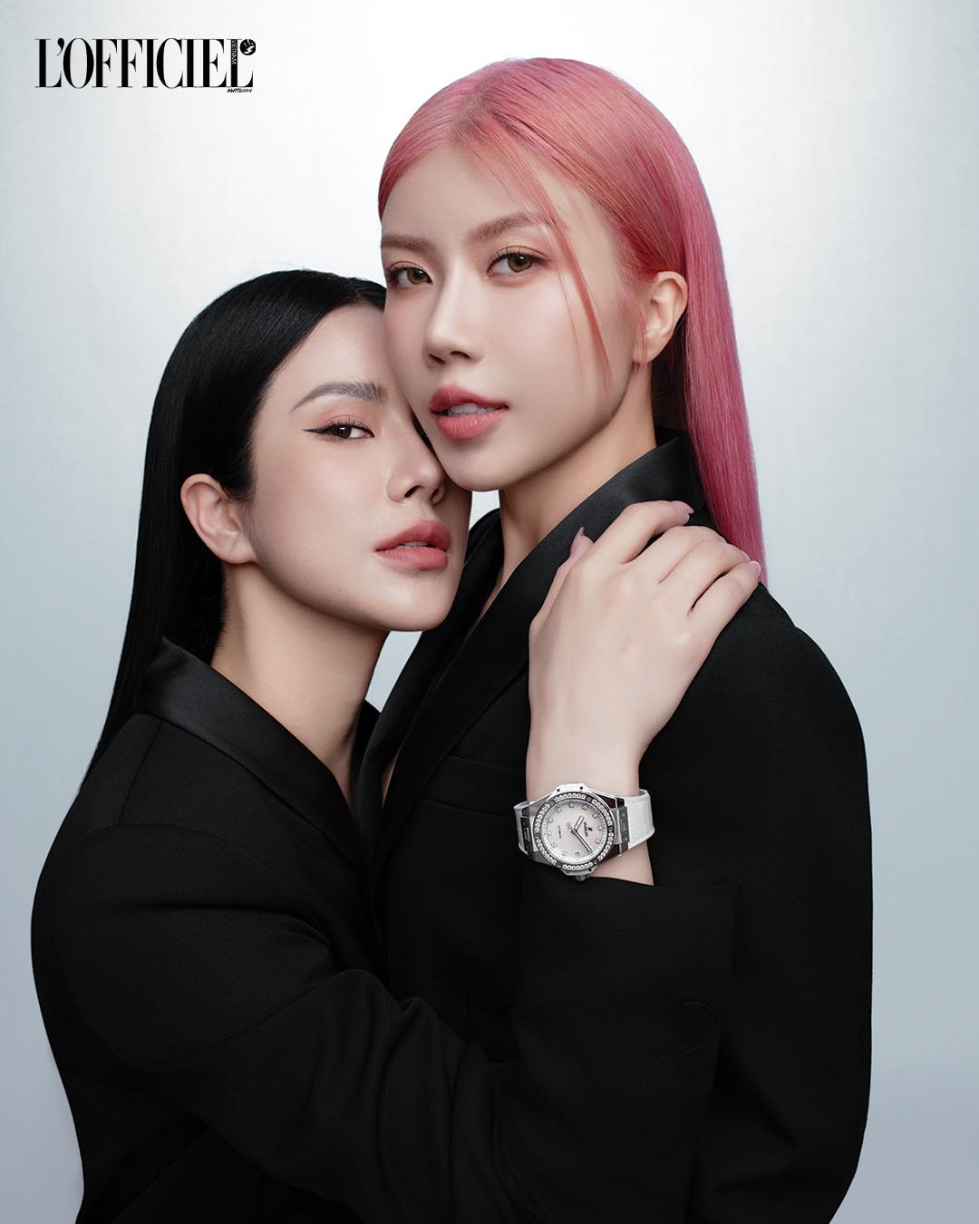 Fan của 2 chị đẹp rải hình khắp nơi để chúc mừng LUNAS ra MV Moonlight