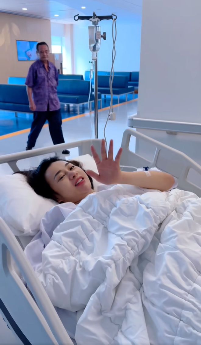 Phương Oanh sinh con