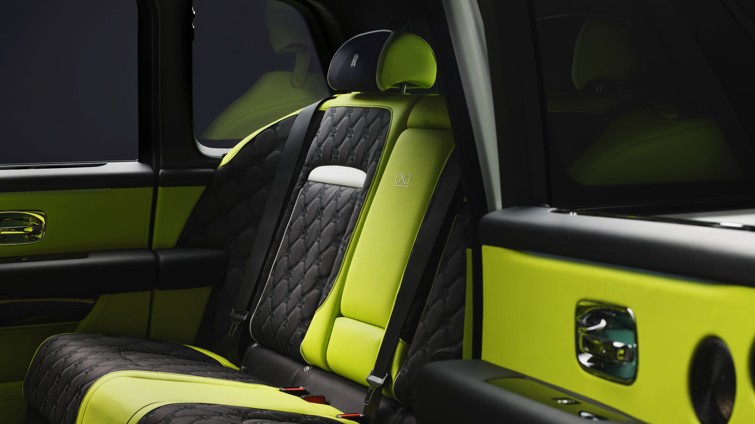 Rolls-Royce Black Badge Cullinan Series II: Chính thức ra mắt