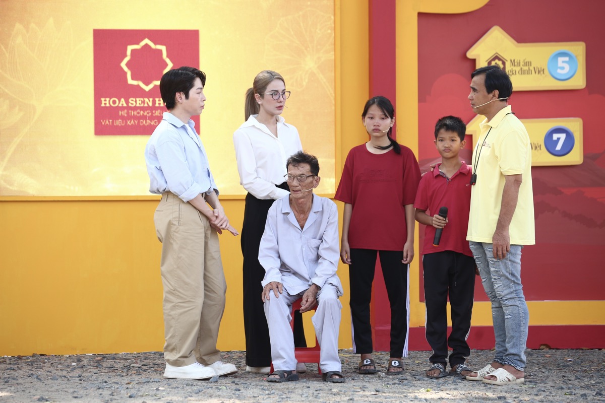 Diệp Lâm Anh làm từ thiện