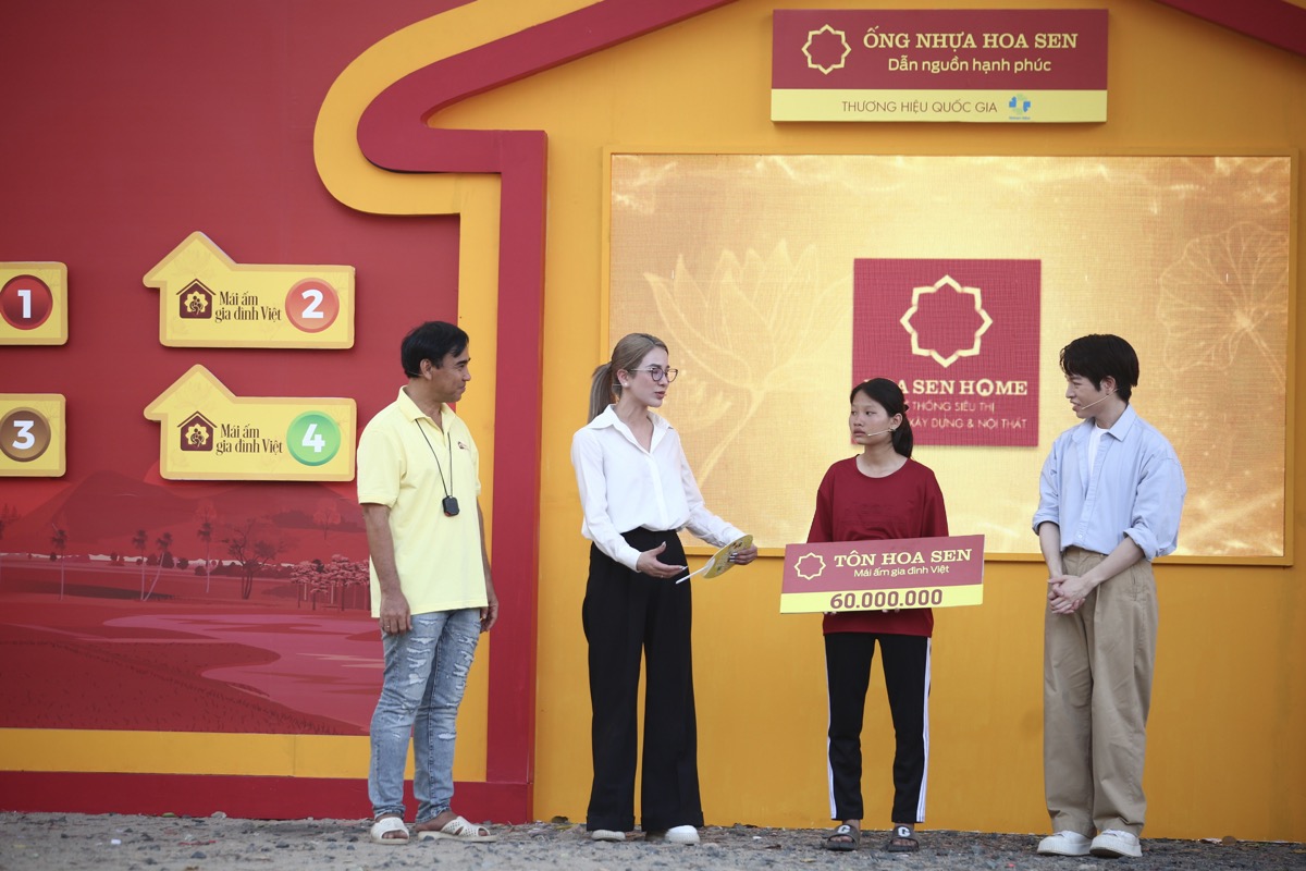 Diệp Lâm Anh làm từ thiện