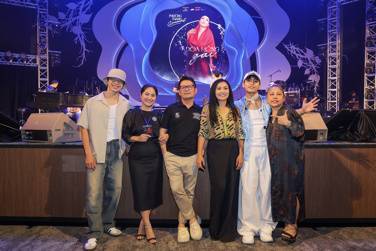Phương Thanh tình cảm bên Bằng Kiều, Mono trong buổi tổng duyệt live concert Đóa Hồng Gai