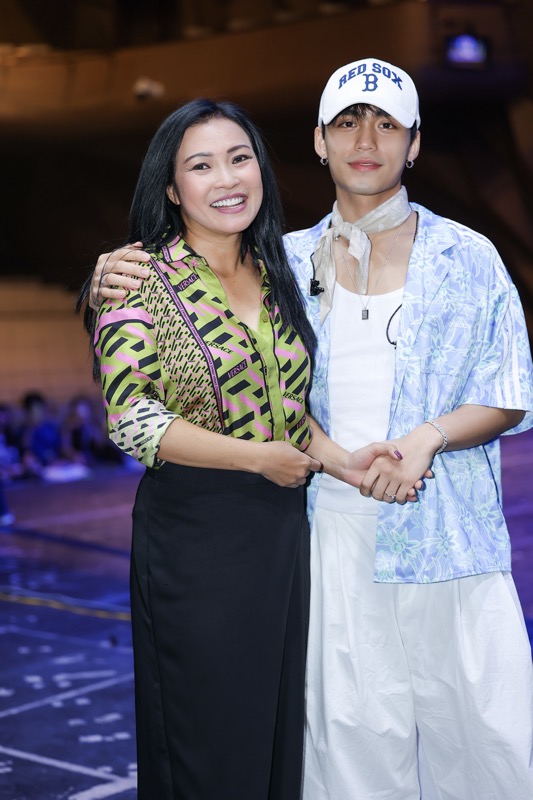 Những khoảnh khắc hậu trường buổi tổng duyệt live concert Đóa Hồng Gai
