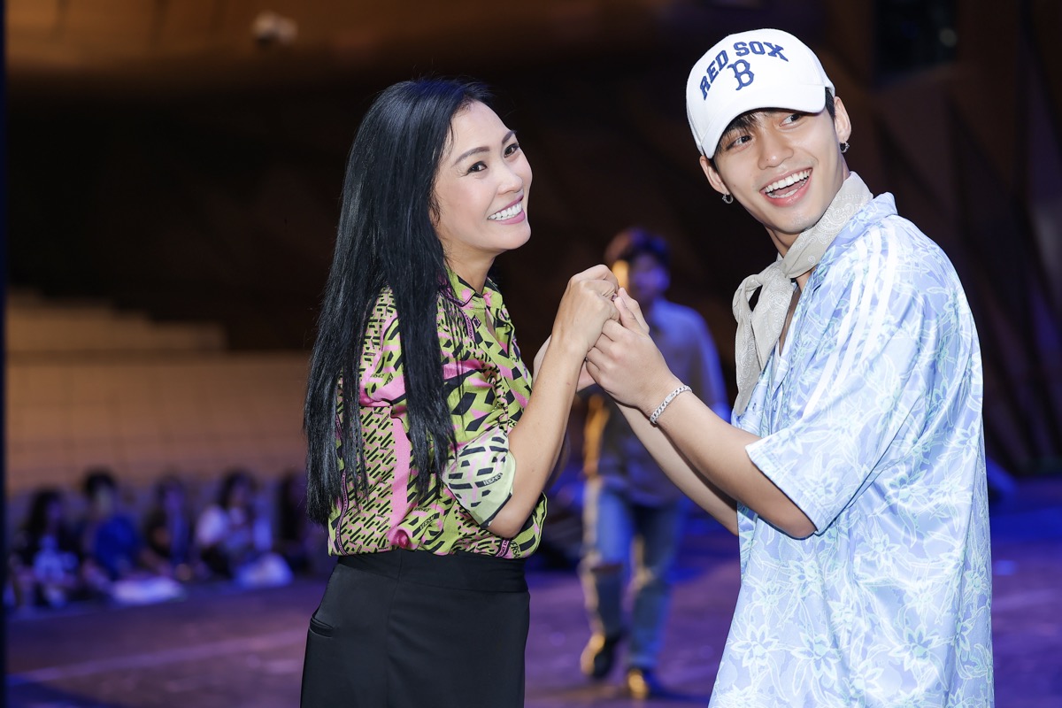 Những khoảnh khắc hậu trường buổi tổng duyệt live concert Đóa Hồng Gai