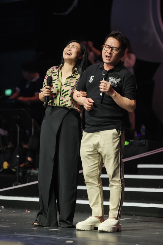 Những khoảnh khắc hậu trường buổi tổng duyệt live concert Đóa Hồng Gai
