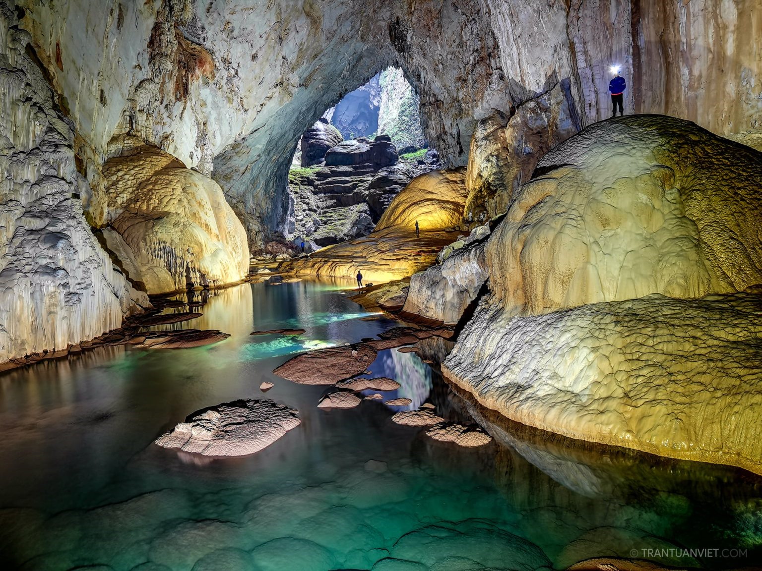 Giá tour hang Sơn Đoòng