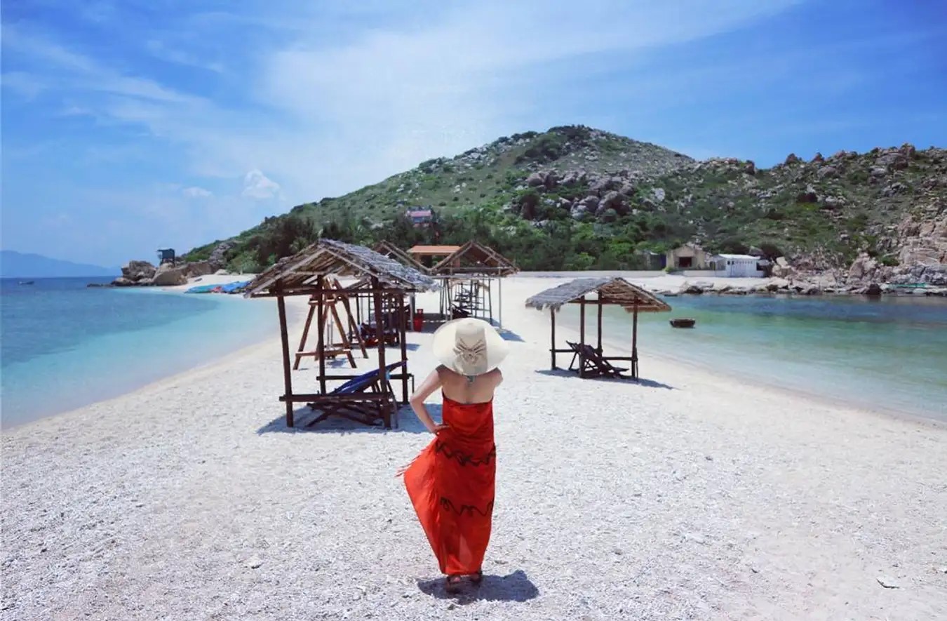 Hòn đảo độc đáo nhất Việt Nam: Nơi duy nhất sở hữu bãi tắm đôi nóng - lạnh, có trữ lượng lớn loại thực phẩm 'đệ nhất Bát Trân' của giới thượng lưu