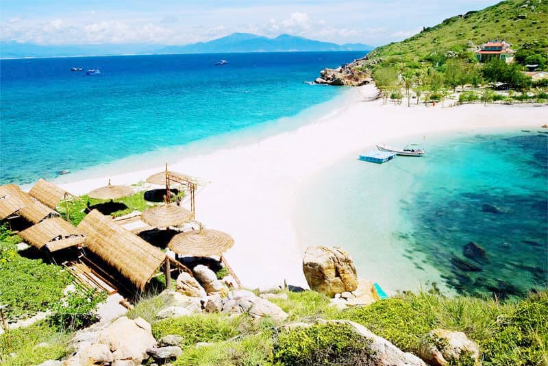 Hòn đảo độc đáo nhất Việt Nam: Nơi duy nhất sở hữu bãi tắm đôi nóng - lạnh, có trữ lượng lớn loại thực phẩm 'đệ nhất Bát Trân' của giới thượng lưu