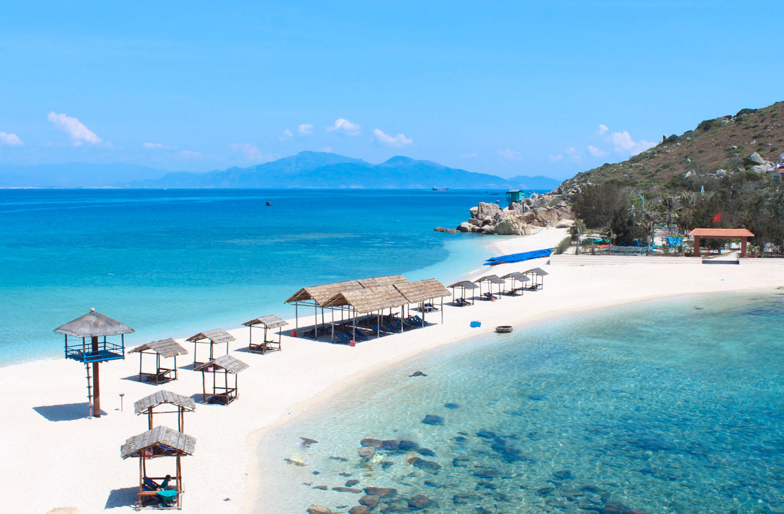 Hòn đảo độc đáo nhất Việt Nam: Nơi duy nhất sở hữu bãi tắm đôi nóng - lạnh, có trữ lượng lớn loại thực phẩm 'đệ nhất Bát Trân' của giới thượng lưu