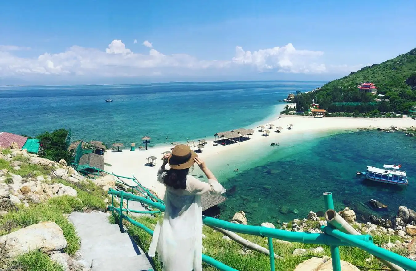 Hòn đảo độc đáo nhất Việt Nam: Nơi duy nhất sở hữu bãi tắm đôi nóng - lạnh, có trữ lượng lớn loại thực phẩm 'đệ nhất Bát Trân' của giới thượng lưu