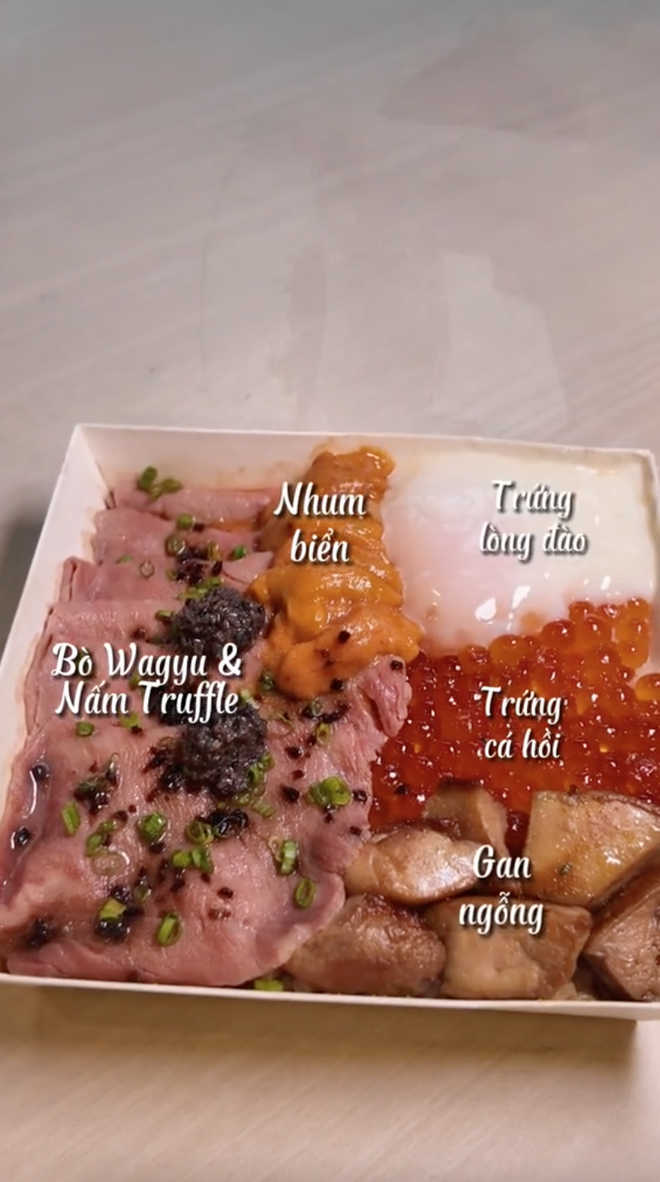 Hộp cơm omakase giá gần 2 triệu được ship tận nhà khiến dân mạng "sôi sục": Thế này thì mất một nửa giá trị rồi còn gì?