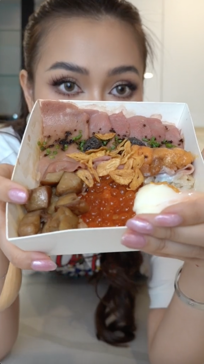 Hộp cơm omakase giá gần 2 triệu được ship tận nhà khiến dân mạng "sôi sục": Thế này thì mất một nửa giá trị rồi còn gì?