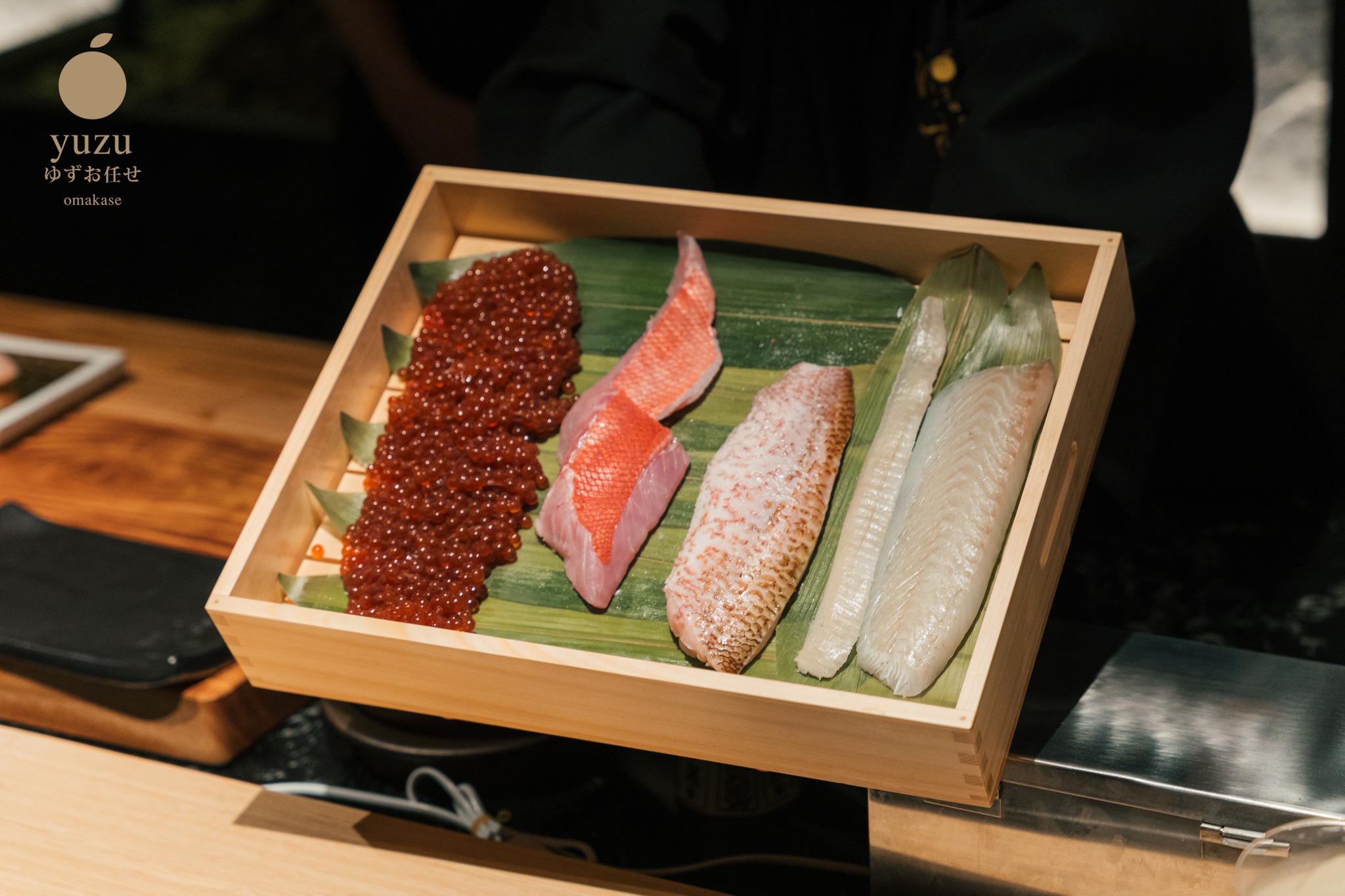 Omakase: Khi giới trẻ chi cả tháng lương cho một bữa ăn không được chọn món, mỗi phần chỉ bé bằng ngón tay