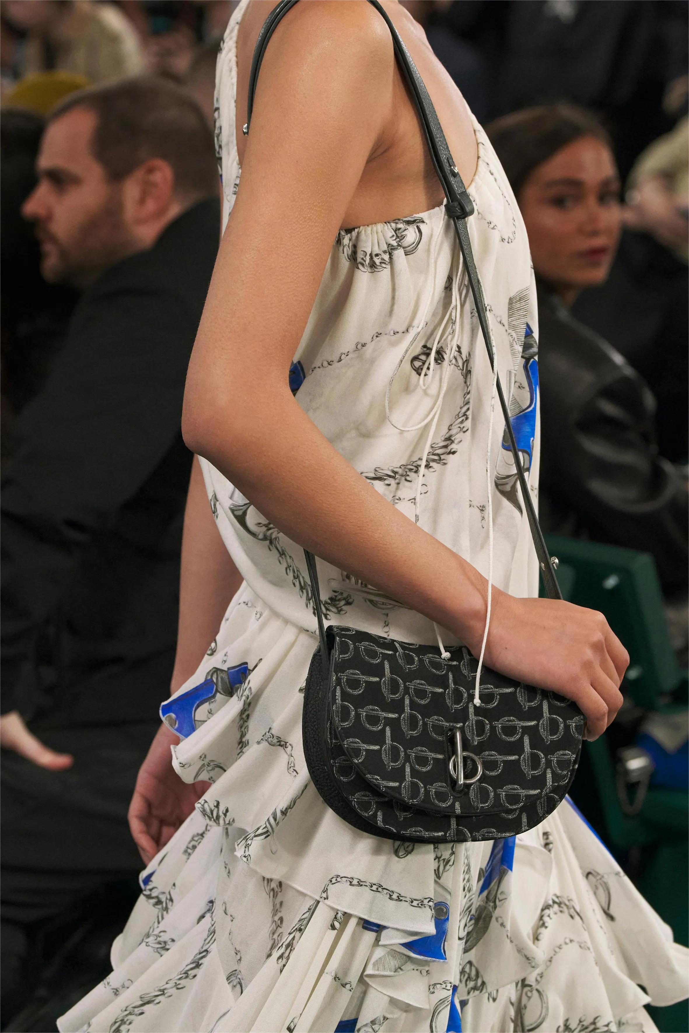 Túi xách Burberry