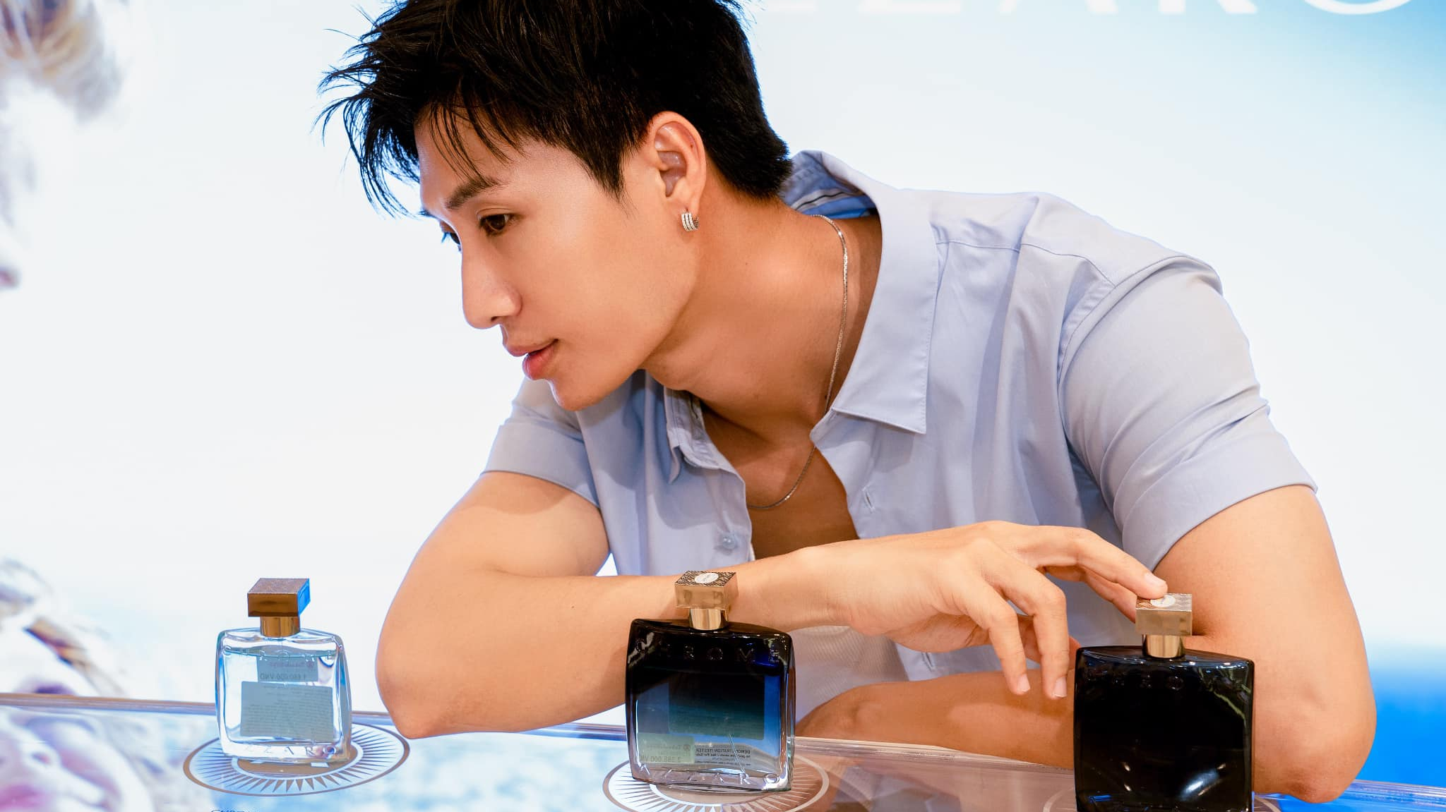Mạc Trung Kiên, Hóa Trần, Bảo Luận mê mẩn Azzaro Chrome Parfums