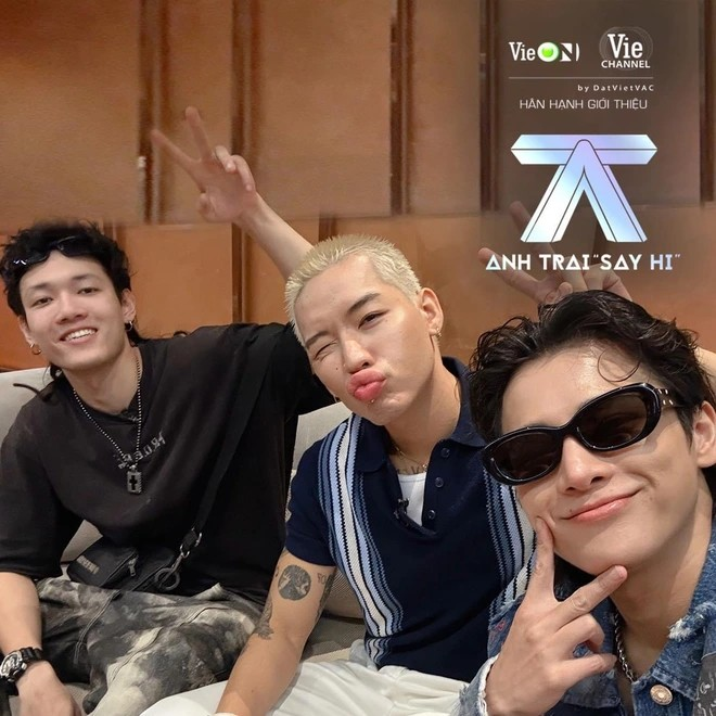Dàn Anh Trai Say Hi cực ngầu ở hậu trường MV