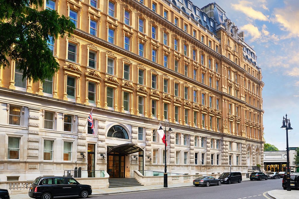 Giới siêu giàu London dùng bút máy kim cương, thuê giúp việc tốn 11 tỷ