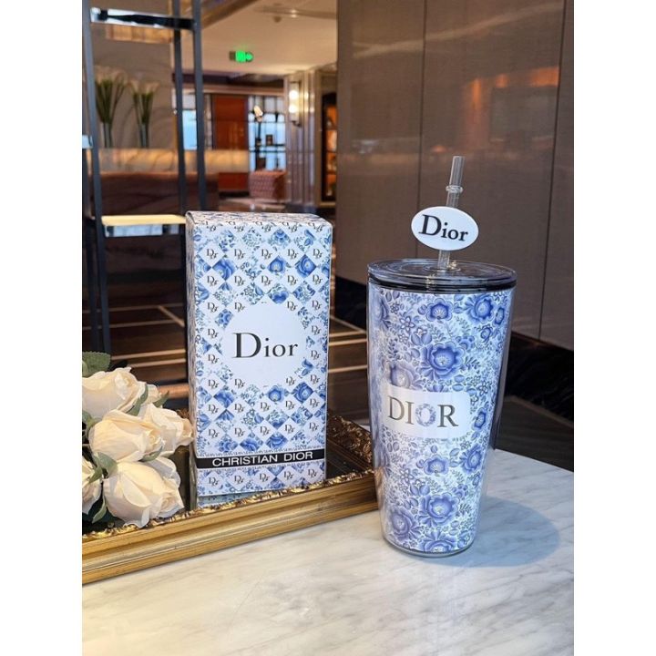 Giới siêu giàu London dùng bút máy kim cương, thuê giúp việc tốn 11 tỷ