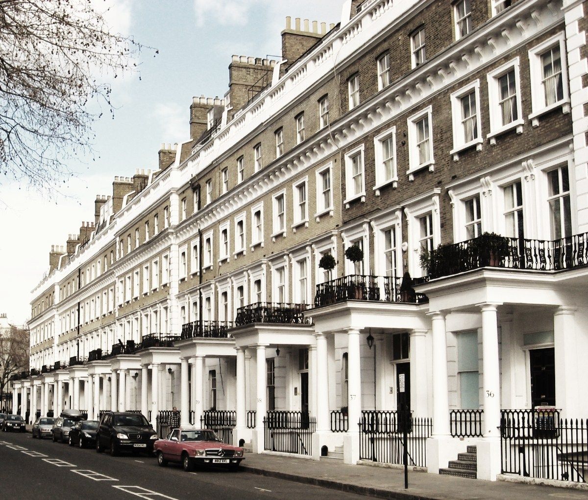 Giới siêu giàu London dùng bút máy kim cương, thuê giúp việc tốn 11 tỷ