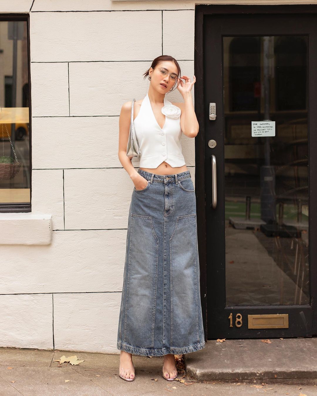 Cách phối đồ với chân váy bò dài? 10+ cách mix & match trendy