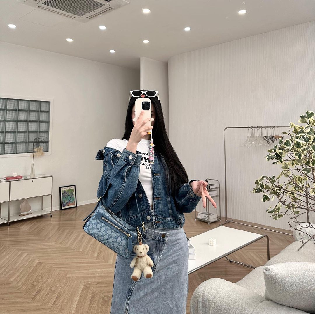 Cách phối đồ với chân váy bò dài? 10+ cách mix & match trendy