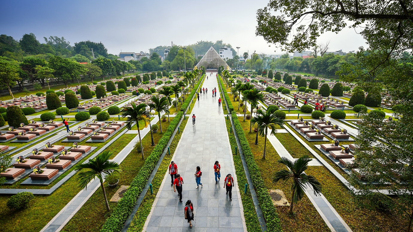 Bay đến Điện Biên mùa hoa đỏ